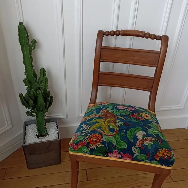 Chaise à barreaux, de trois quarts