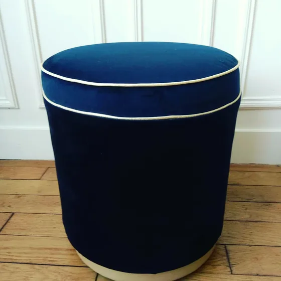 Pouf tapissier, de face